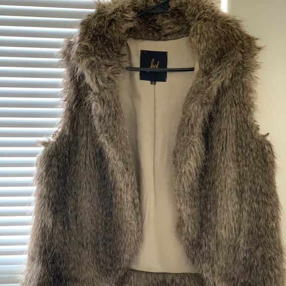 Jack Fur Vest - Picture 2 of 4